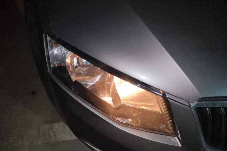 Used Skoda Octavia 2015 1.6L Manual Yijun Edition Right Front Headlight