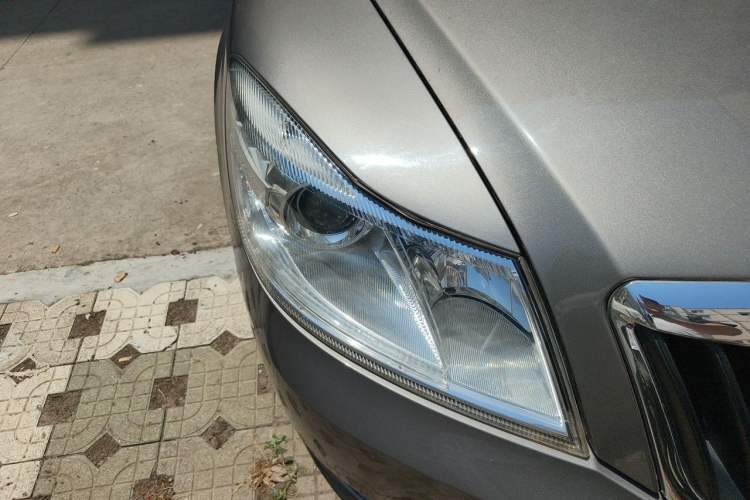 Used Skoda Octavia 2015 Classic Model 1.6L Manual Yijie Edition Right Front Headlight