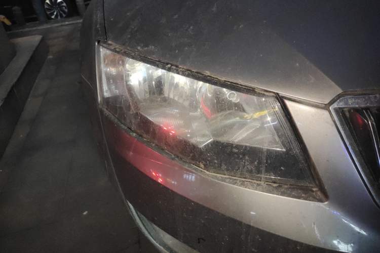 Used Skoda Octavia 2015 1.6L Automatic Yijie Edition Right Front Headlight