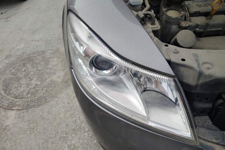 Used Skoda Octavia 2015 Classic Model 1.6L Manual Yijie Edition Right Front Headlight