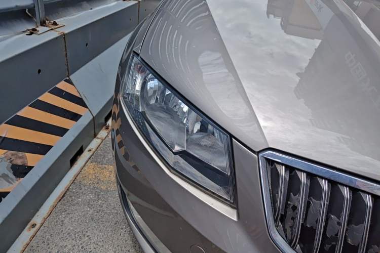 Used Skoda Octavia 2015 1.6L Automatic Yijun Edition Right Front Headlight