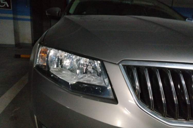 Used Skoda Octavia 2015 1.6L Automatic Yijie Edition Right Front Headlight