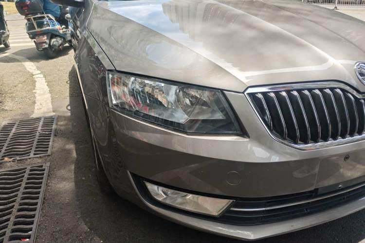 Used Skoda Octavia 2015 1.4TSI DSG Yijun Edition Right Front Headlight