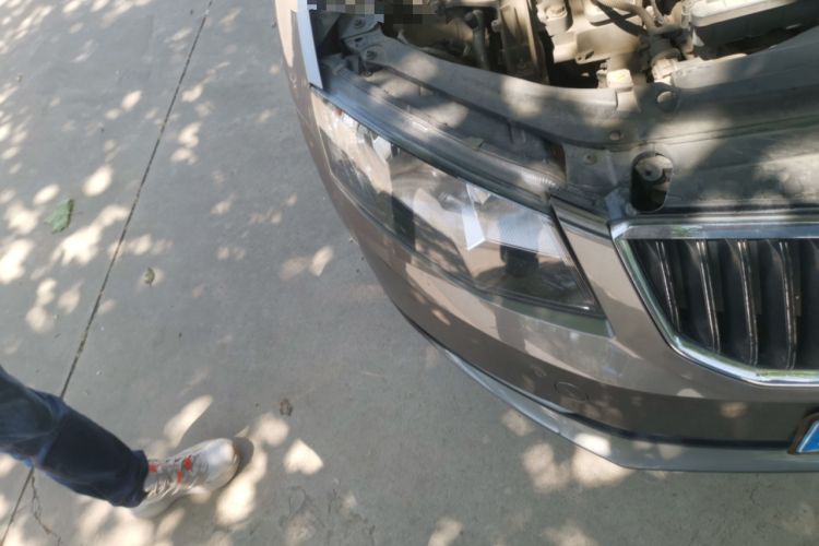 Used Skoda Octavia 2015 1.6L Automatic Yijun Edition Right Front Headlight