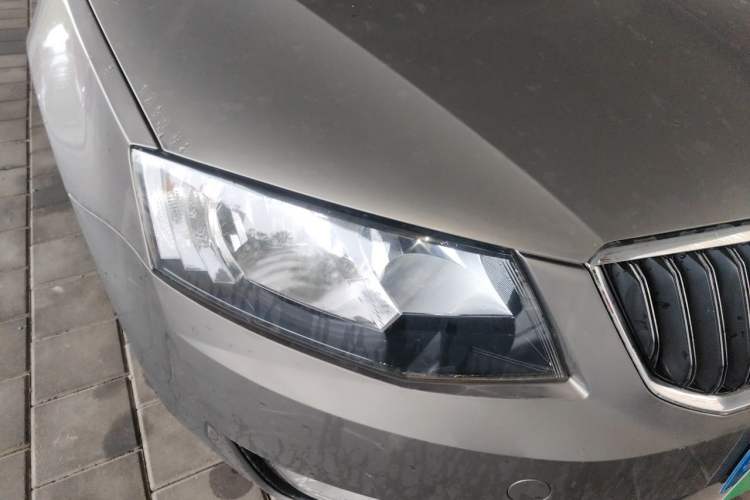 Used Skoda Octavia 2015 1.6L Manual Yijun Edition Right Front Headlight