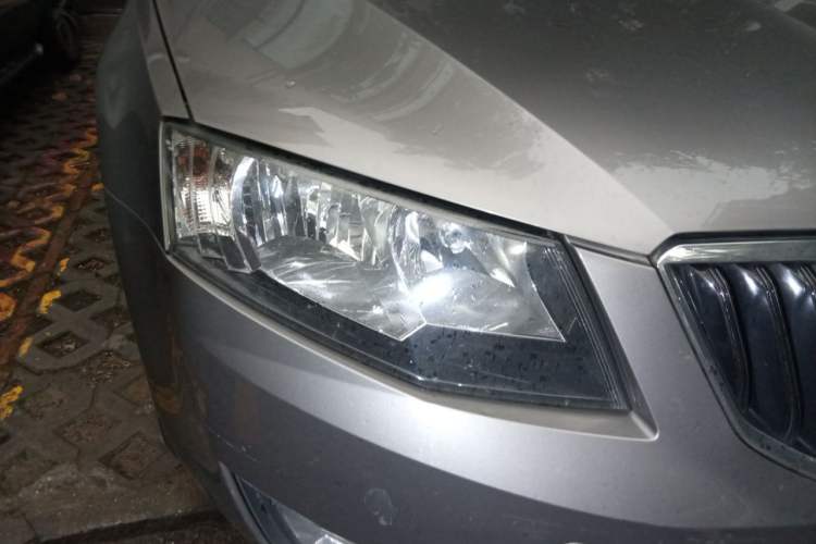 Used Skoda Octavia 2015 1.4TSI DSG Eado Edition Right Front Headlight