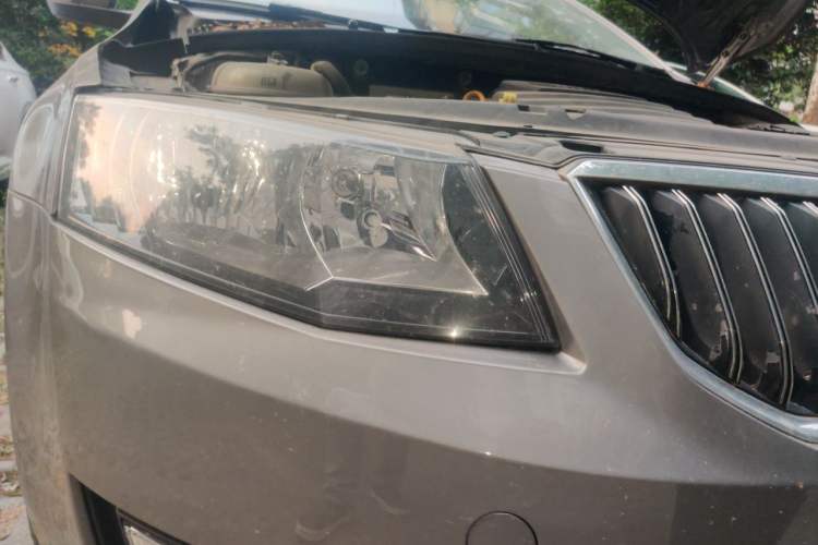 Used Skoda Octavia 2015 1.6L Manual Yijie Edition Right Front Headlight