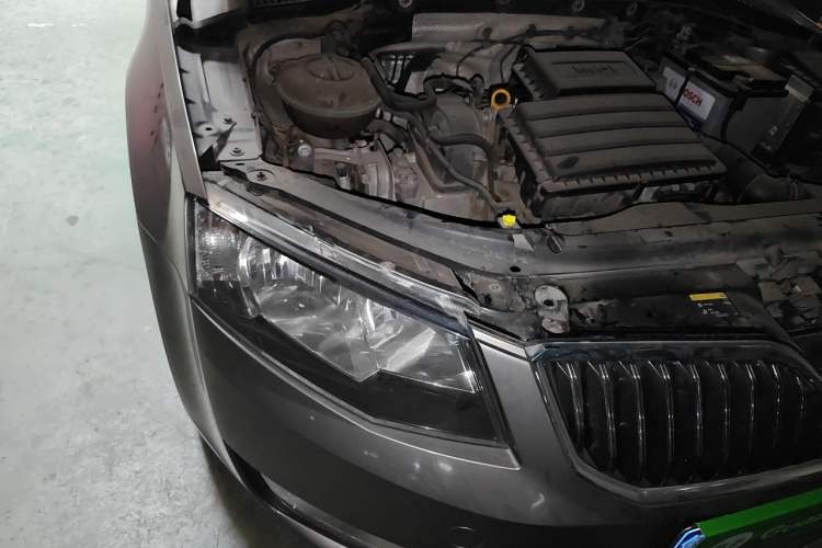 Used Skoda Octavia 2015 1.6L Automatic Yijie Edition Right Front Headlight