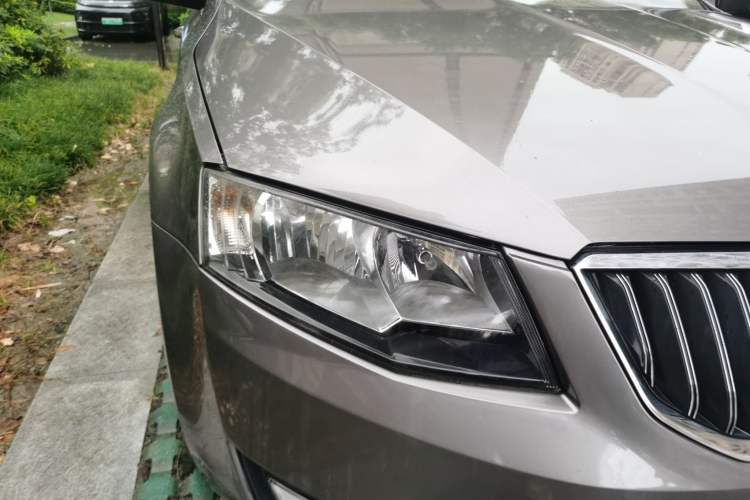 Used Skoda Octavia 2015 1.6L Automatic Yijie Edition Right Front Headlight