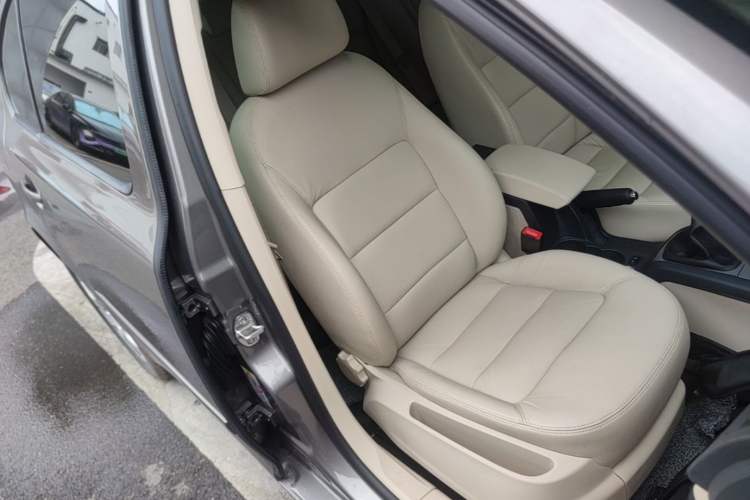 Used Skoda Octavia 2015 Classic Model 1.6L Manual Yijie Edition Right Front Seat