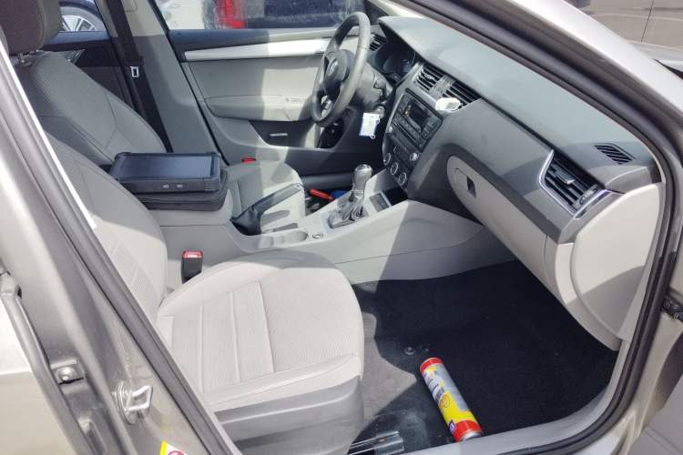 Used Skoda Octavia 2015 1.6L Automatic Yijie Edition Right Front Seat