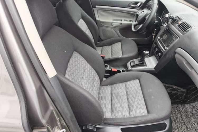 Used Skoda Octavia 2015 Classic Model 1.6L Automatic Elegance Edition Right Front Seat
