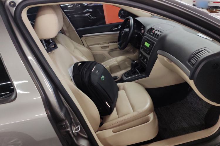 Used Skoda Octavia 2015 Classic Model 1.6L Automatic Elegance Edition Right Front Seat