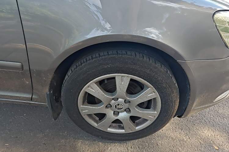 Used Skoda Octavia 2015 Classic Model 1.6L Automatic Yijie Version Right Front Wheel Hub