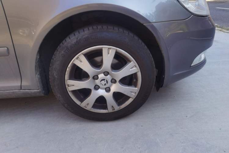 Used Skoda Octavia 2015 Classic Model 1.6L Manual Eado Version Right Front Wheel Hub