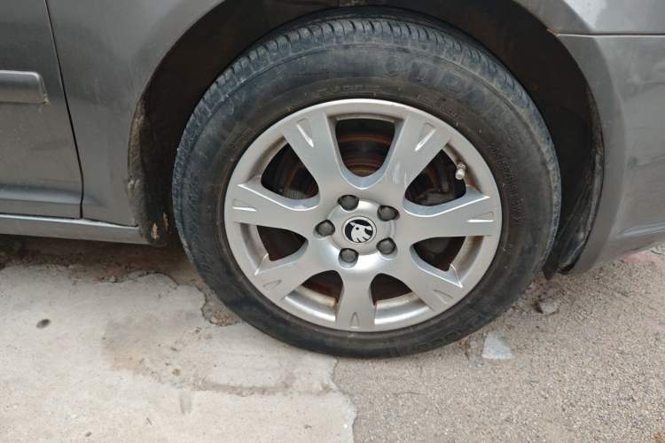 Used Skoda Octavia 2015 Classic Model 1.6L Automatic Yijie Version Right Front Wheel Hub