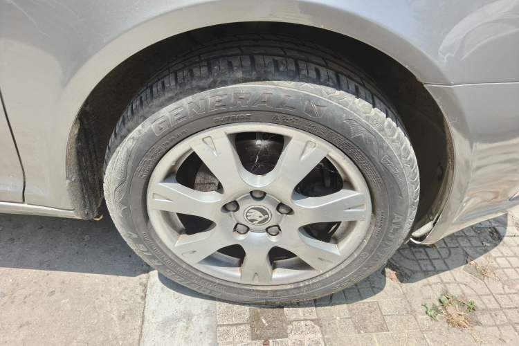 Used Skoda Octavia 2015 Classic Model 1.6L Manual Yijie Edition Right Front Wheel Hub