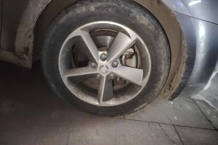 Used Skoda Octavia 2015 1.6L Automatic Yijie Edition Right Front Wheel Hub