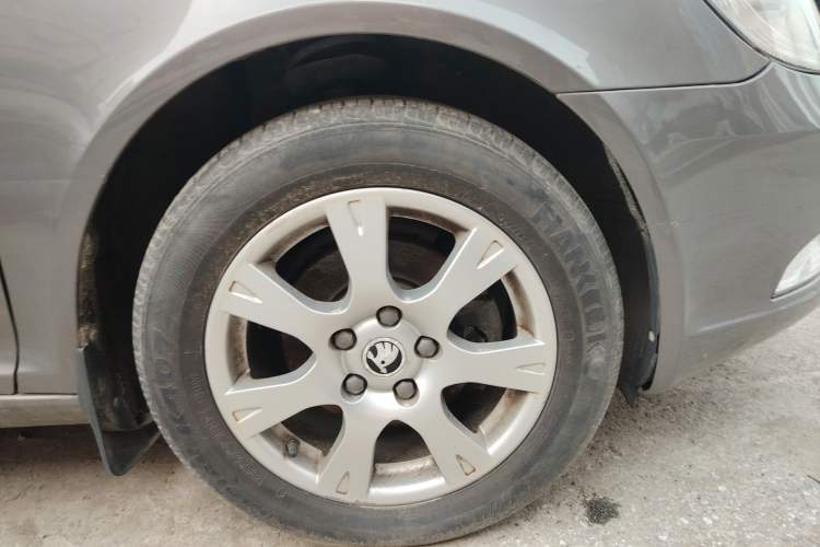 Used Skoda Octavia 2015 Classic Model 1.6L Manual Yijie Edition Right Front Wheel Hub