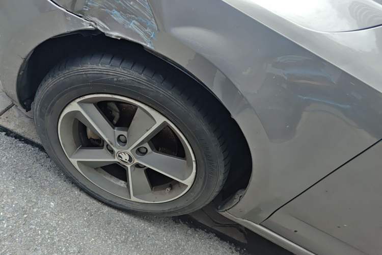Used Skoda Octavia 2015 1.6L Automatic Yijun Edition Right Front Wheel Hub