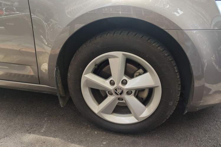 Used Skoda Octavia 2015 1.4TSI DSG Yijun Edition Right Front Wheel Hub