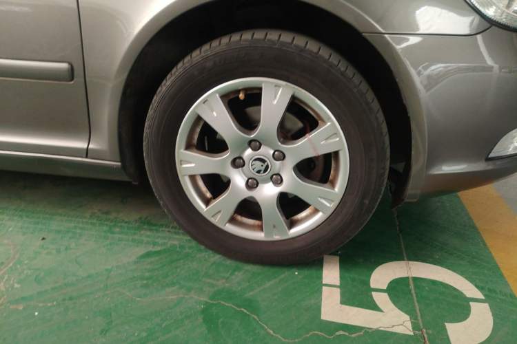 Used Skoda Octavia 2015 Classic Model 1.6L Automatic Yijie Version Right Front Wheel Hub