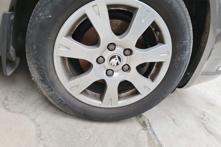 Used Skoda Octavia 2015 Classic Model 1.6L Manual Yijie Edition Right Front Wheel Hub