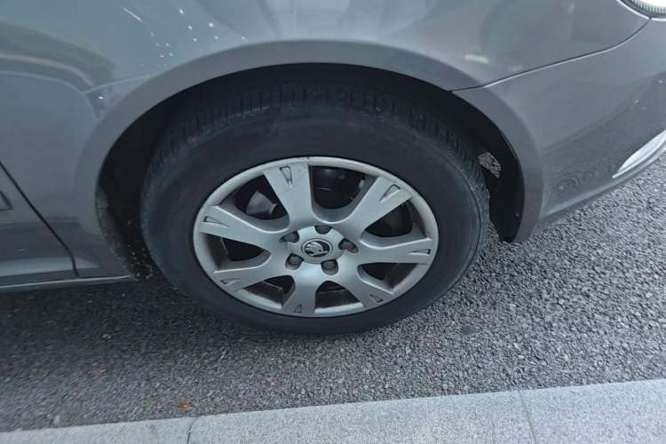 Used Skoda Octavia 2015 Classic Model 1.6L Manual Yijie Edition Right Front Wheel Hub
