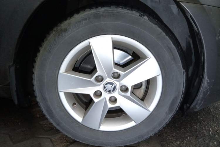Used Skoda Octavia 2015 1.4TSI DSG Eado Edition Right Front Wheel Hub