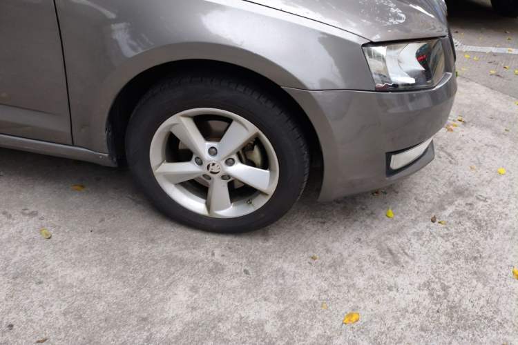 Used Skoda Octavia 2015 1.4TSI DSG Yijun Edition Right Front Wheel Hub