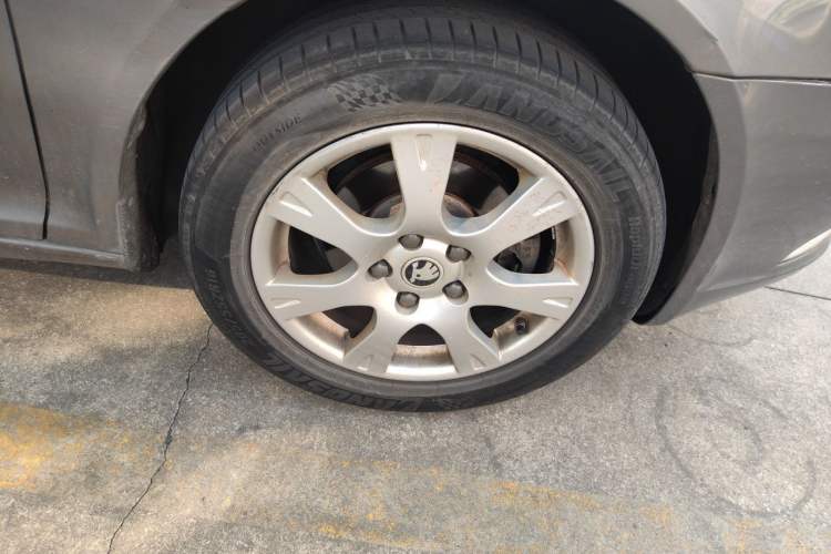 Used Skoda Octavia 2015 Classic Model 1.6L Manual Yijie Edition Right Front Wheel Hub