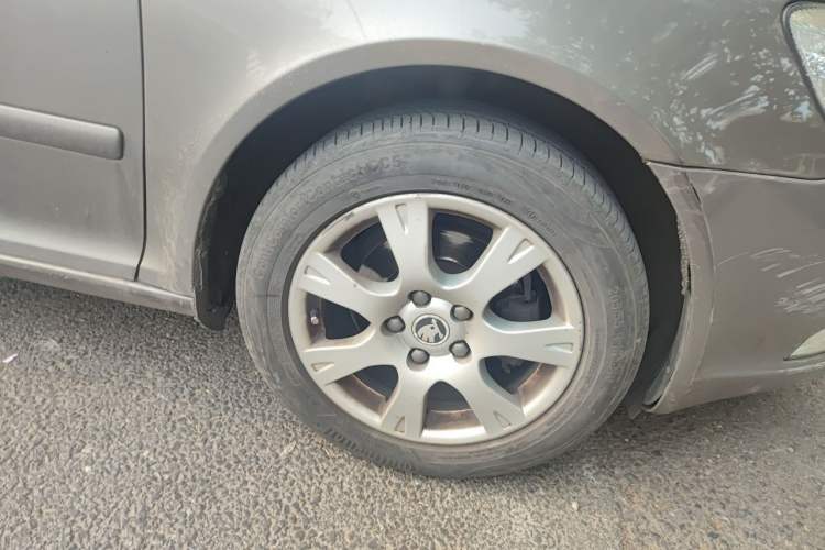 Used Skoda Octavia 2015 Classic Model 1.6L Manual Yijie Edition Right Front Wheel Hub