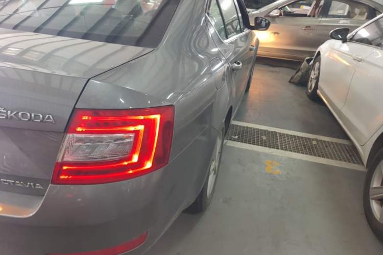 Used Skoda Octavia 2015 1.6L Manual Yijie Edition Right Rear Taillight