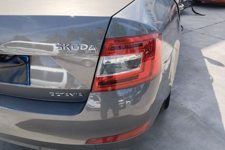 Used Skoda Octavia 2015 1.6L Automatic Yijie Edition Right Rear Taillight