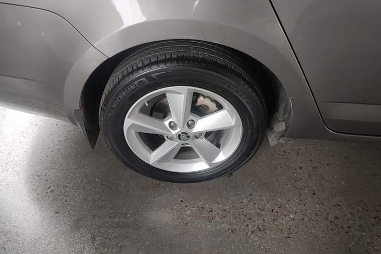 Used Skoda Octavia 2015 1.4TSI DSG Yijun Edition Right Rear Wheel Hub