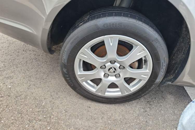 Used Skoda Octavia 2015 Classic Model 1.6L Automatic Yijie Version Right Rear Wheel Hub