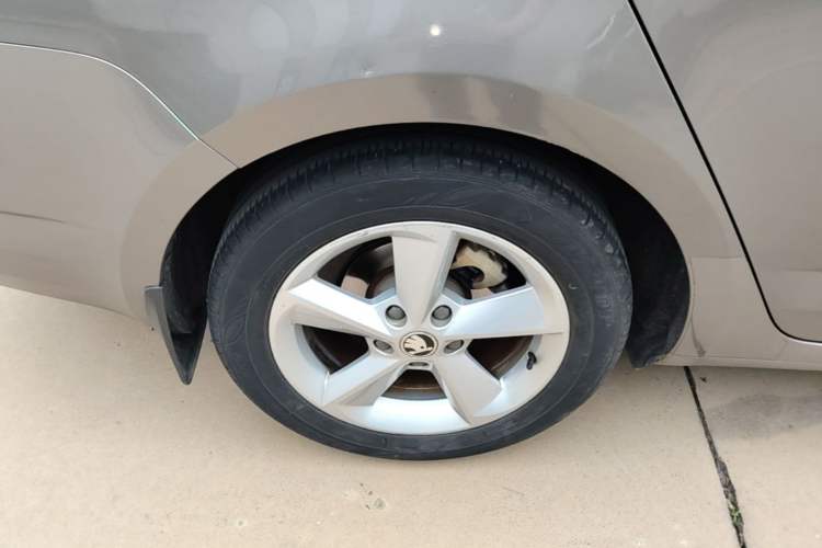 Used Skoda Octavia 2015 1.6L Automatic Yijie Edition Right Rear Wheel Hub