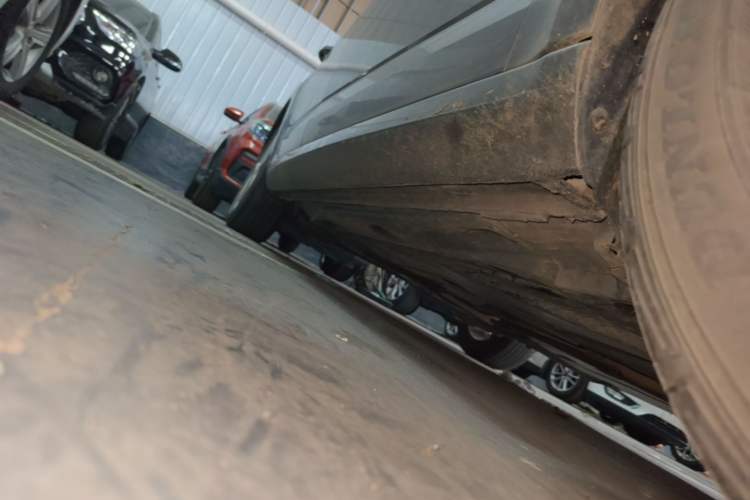 Used Skoda Octavia 2015 1.6L Manual Yijie Edition Right Side Sill