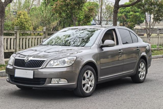 Ojetý Skoda Octavia 2015 Classic Model 1.6L Automatic Elegance Edition