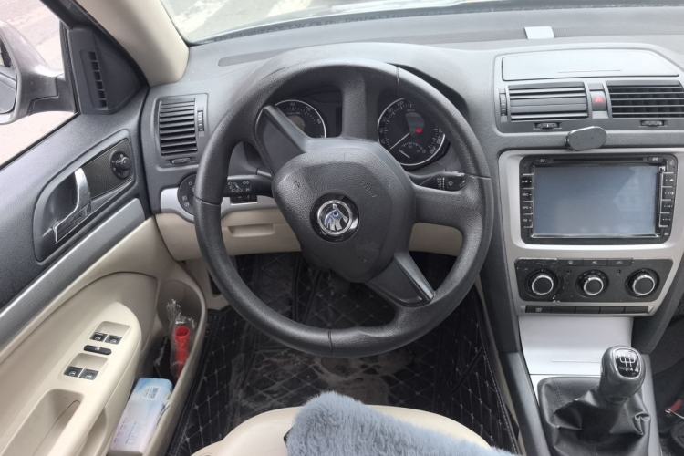 Used Skoda Octavia 2015 Classic Model 1.6L Manual Yijie Edition Steering Wheel