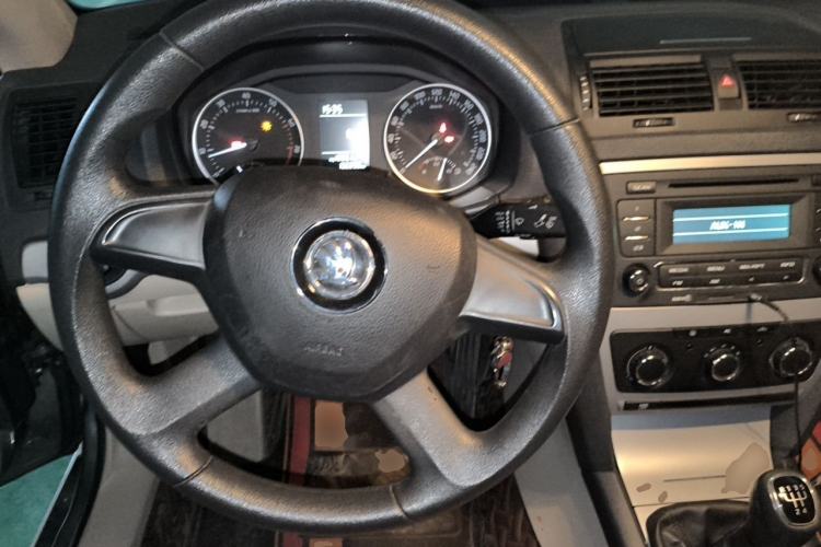 Used Skoda Octavia 2015 Classic Model 1.6L Manual Yijie Edition Steering Wheel