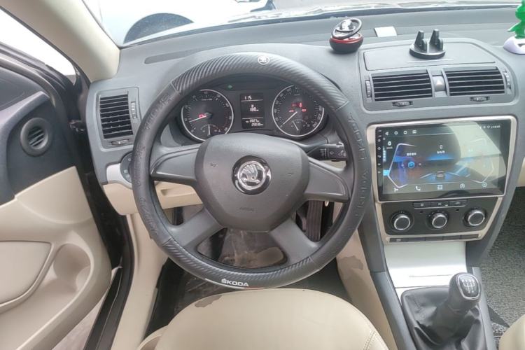 Used Skoda Octavia 2015 Classic Model 1.6L Manual Yijie Edition Steering Wheel