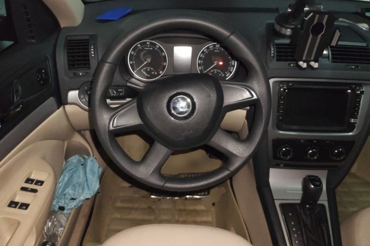 Used Skoda Octavia 2015 Classic Model 1.6L Automatic Yijie Version Steering Wheel