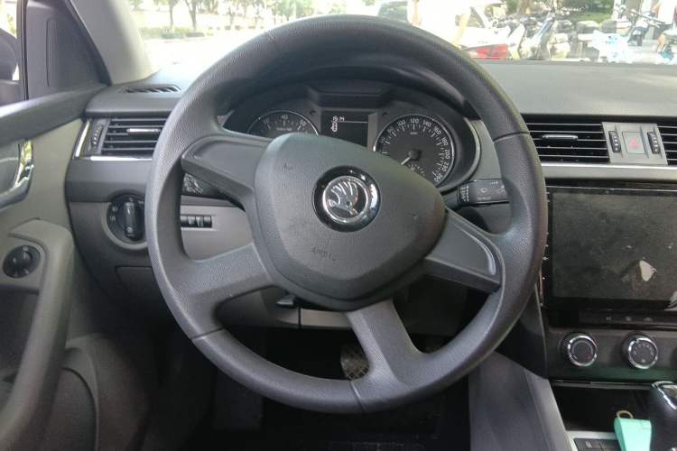 Used Skoda Octavia 2015 1.6L Automatic Yijie Edition Steering Wheel