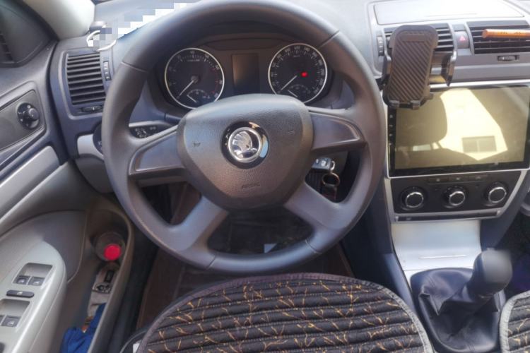 Used Skoda Octavia 2015 Classic Model 1.6L Manual Eado Version Steering Wheel
