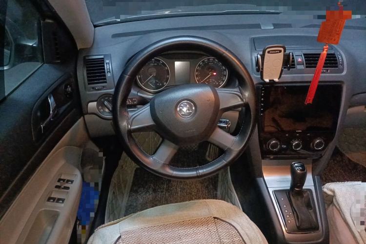 Used Skoda Octavia 2015 Classic Model 1.6L Automatic Elegance Edition Steering Wheel