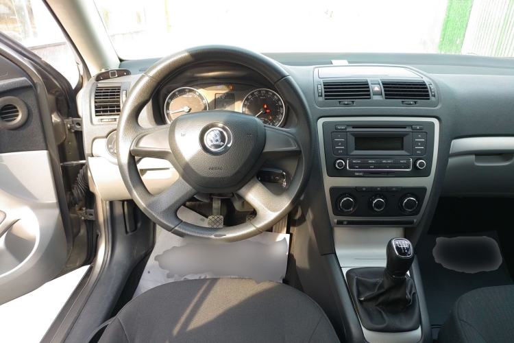 Used Skoda Octavia 2015 Classic Model 1.6L Manual Eado Version Steering Wheel