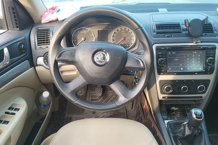 Used Skoda Octavia 2015 Classic Model 1.6L Manual Yijie Edition Steering Wheel