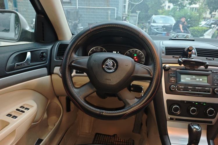 Used Skoda Octavia 2015 Classic Model 1.6L Automatic Yijie Version Steering Wheel
