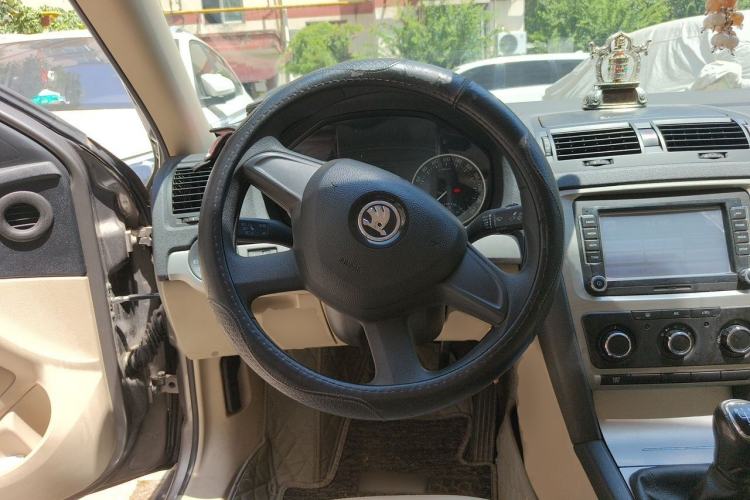 Used Skoda Octavia 2015 Classic Model 1.6L Manual Yijie Edition Steering Wheel